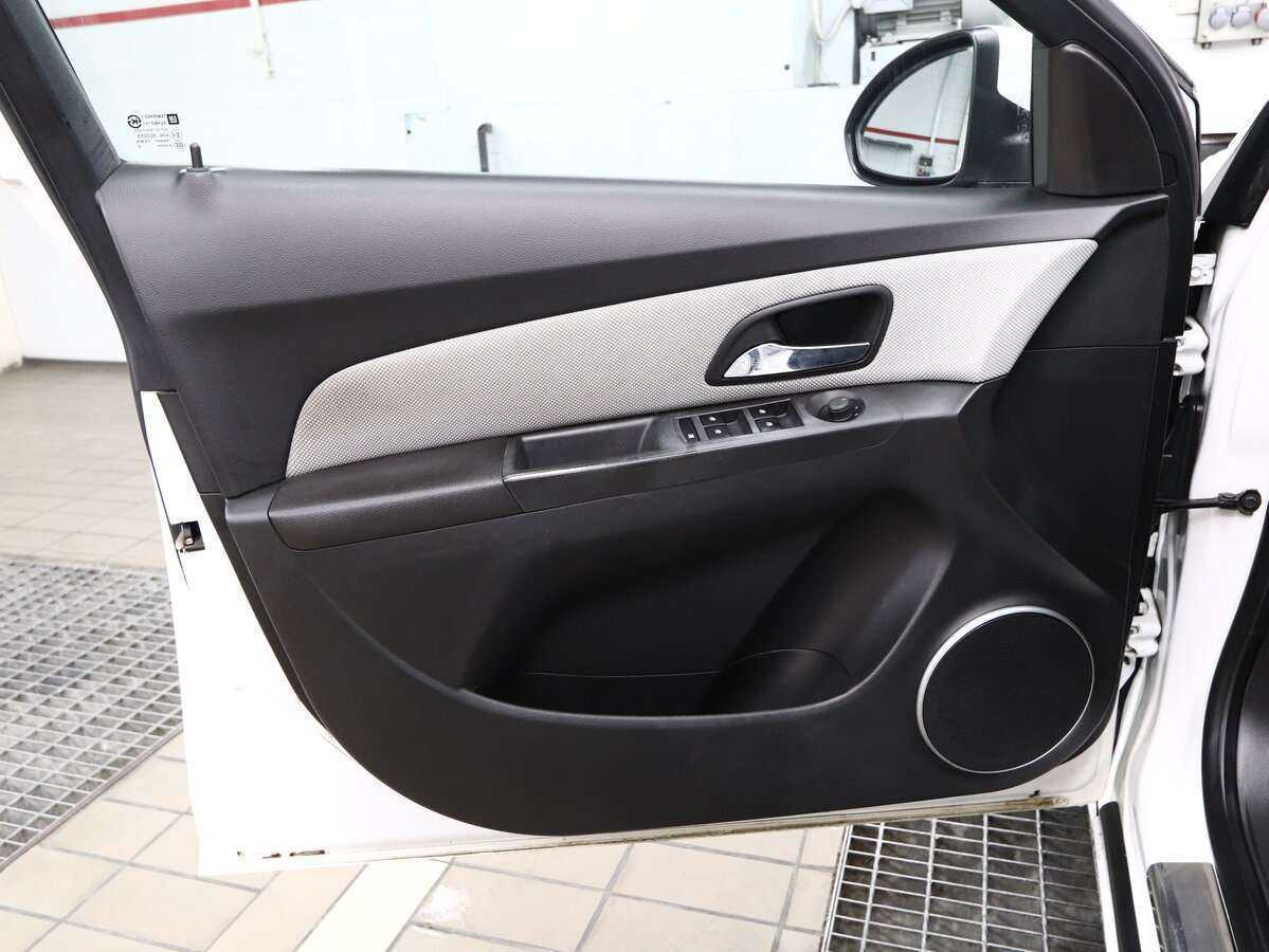 Купить Chevrolet Cruze с пробегом. Фото: #5