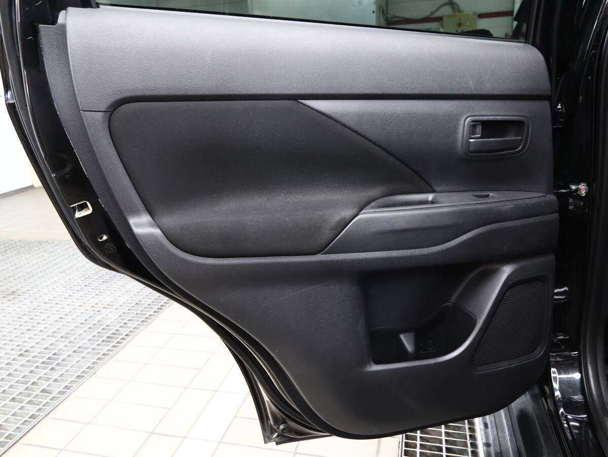 Купить Mitsubishi Outlander с пробегом. Фото: #8