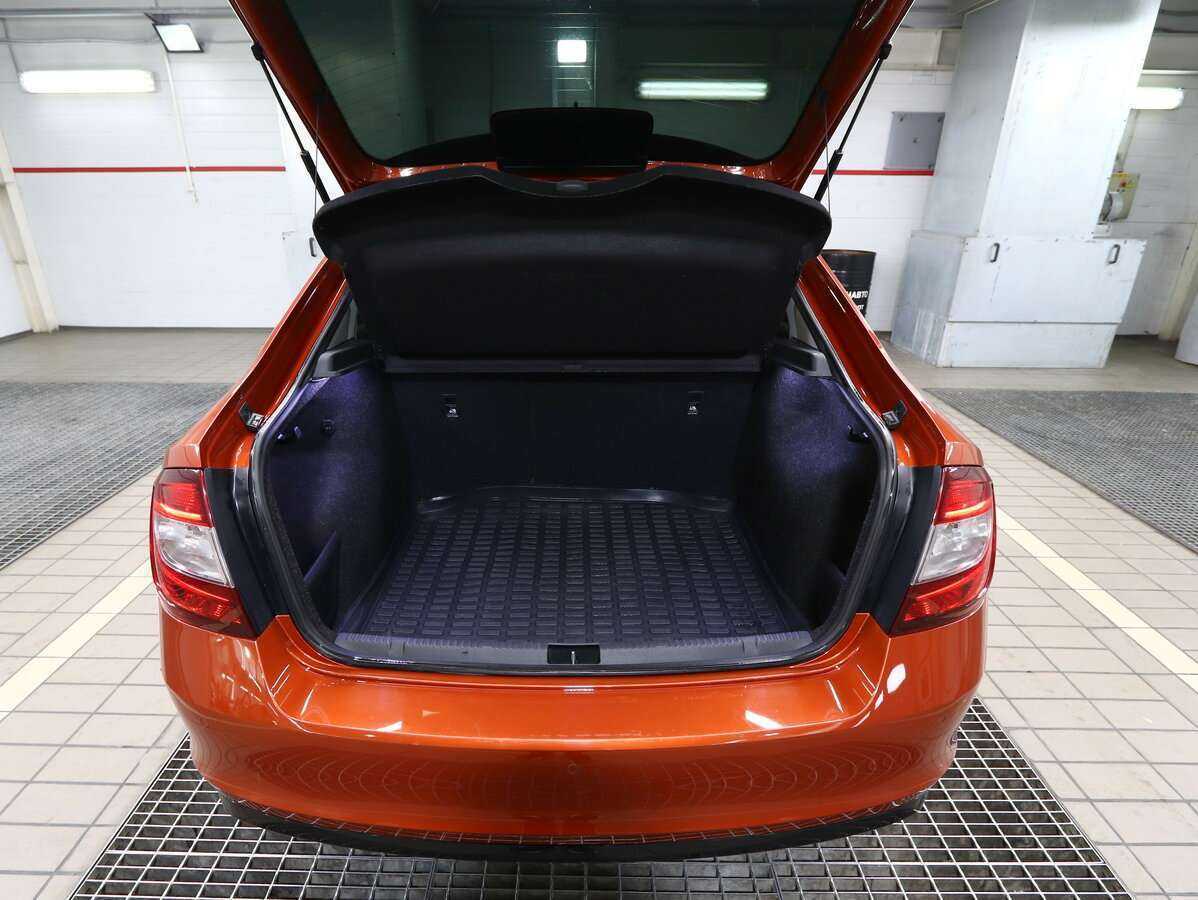 Купить Skoda Rapid с пробегом. Фото: #4