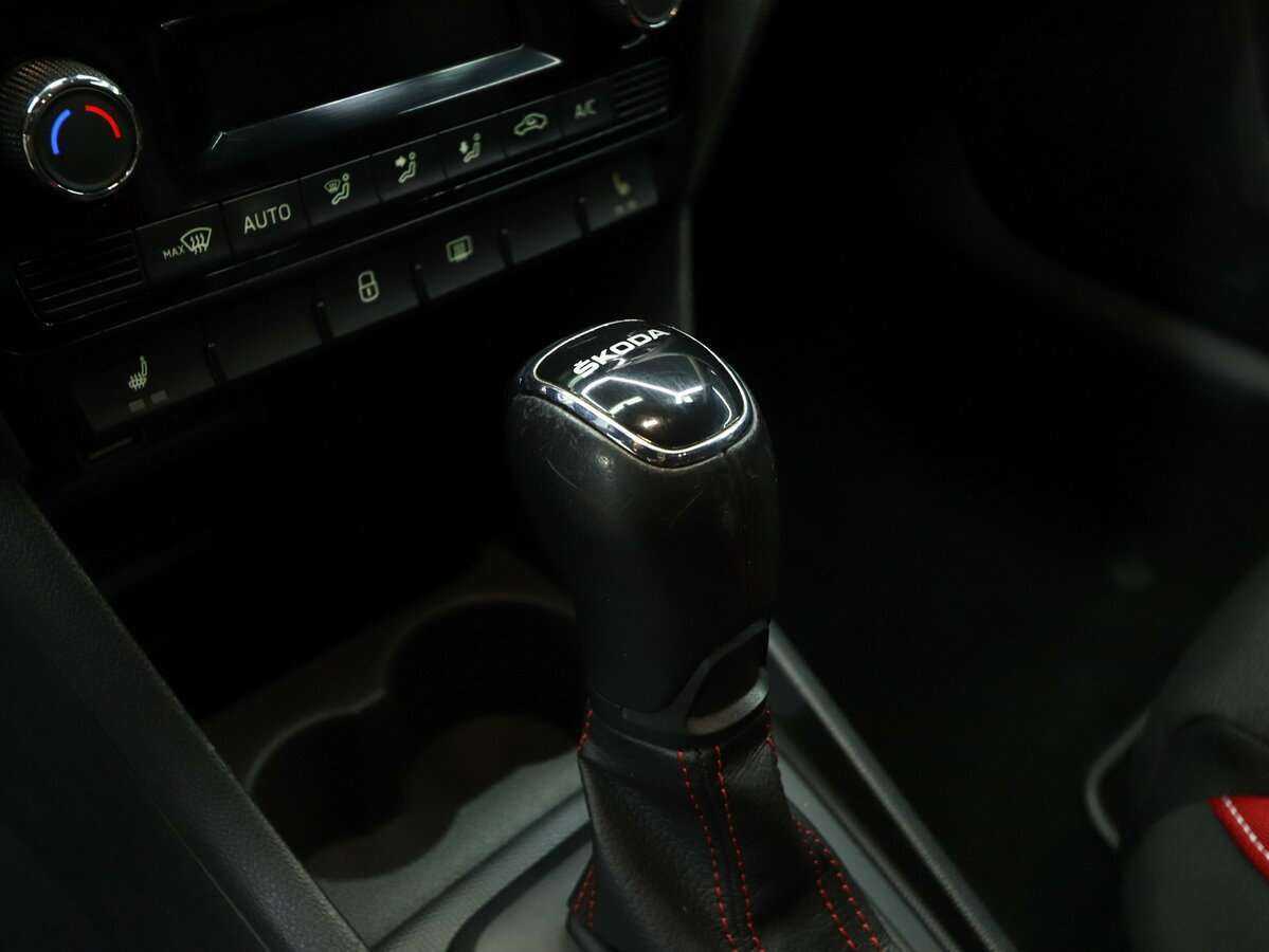 Купить Skoda Rapid с пробегом. Фото: #10