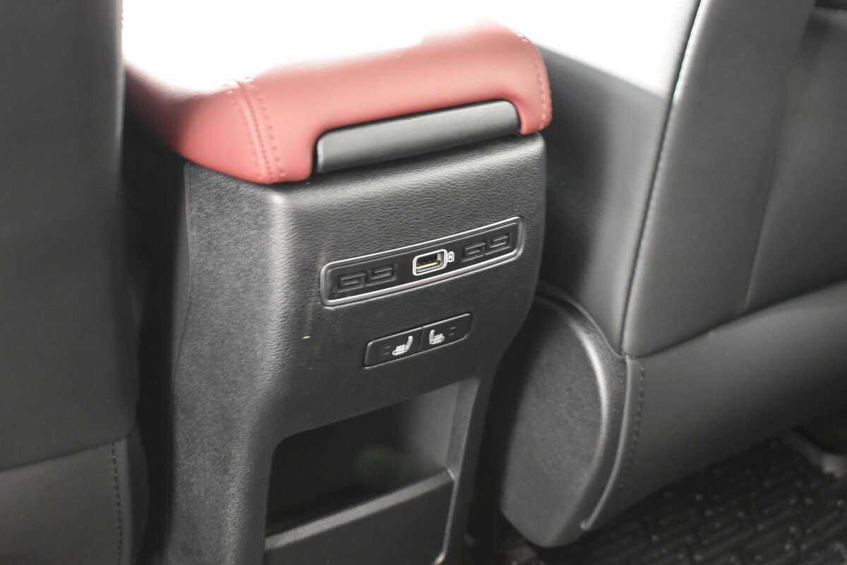 Купить Geely Coolray с пробегом. Фото: #9