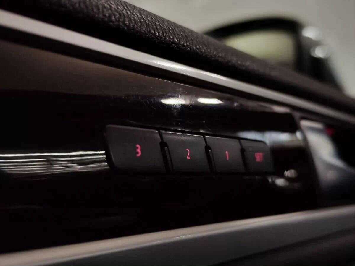 Купить Volkswagen Touareg с пробегом. Фото: #17