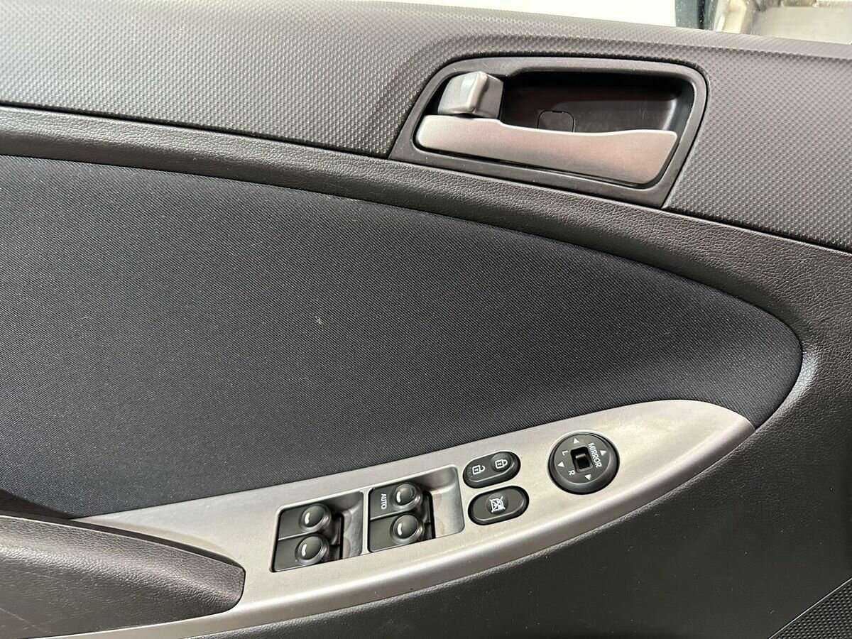 Купить Hyundai Solaris с пробегом. Фото: #13