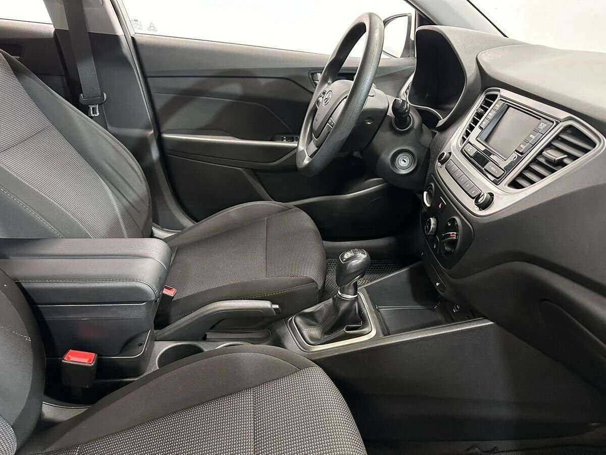 Купить Hyundai Solaris с пробегом. Фото: #8