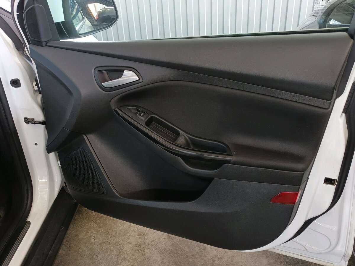 Купить Ford Focus с пробегом. Фото: #18