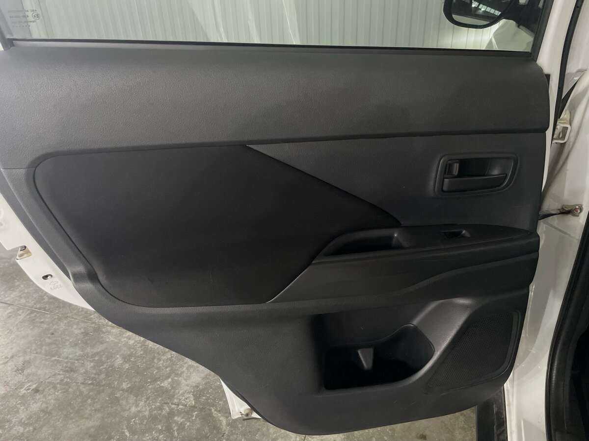 Купить Mitsubishi Outlander с пробегом. Фото: #17