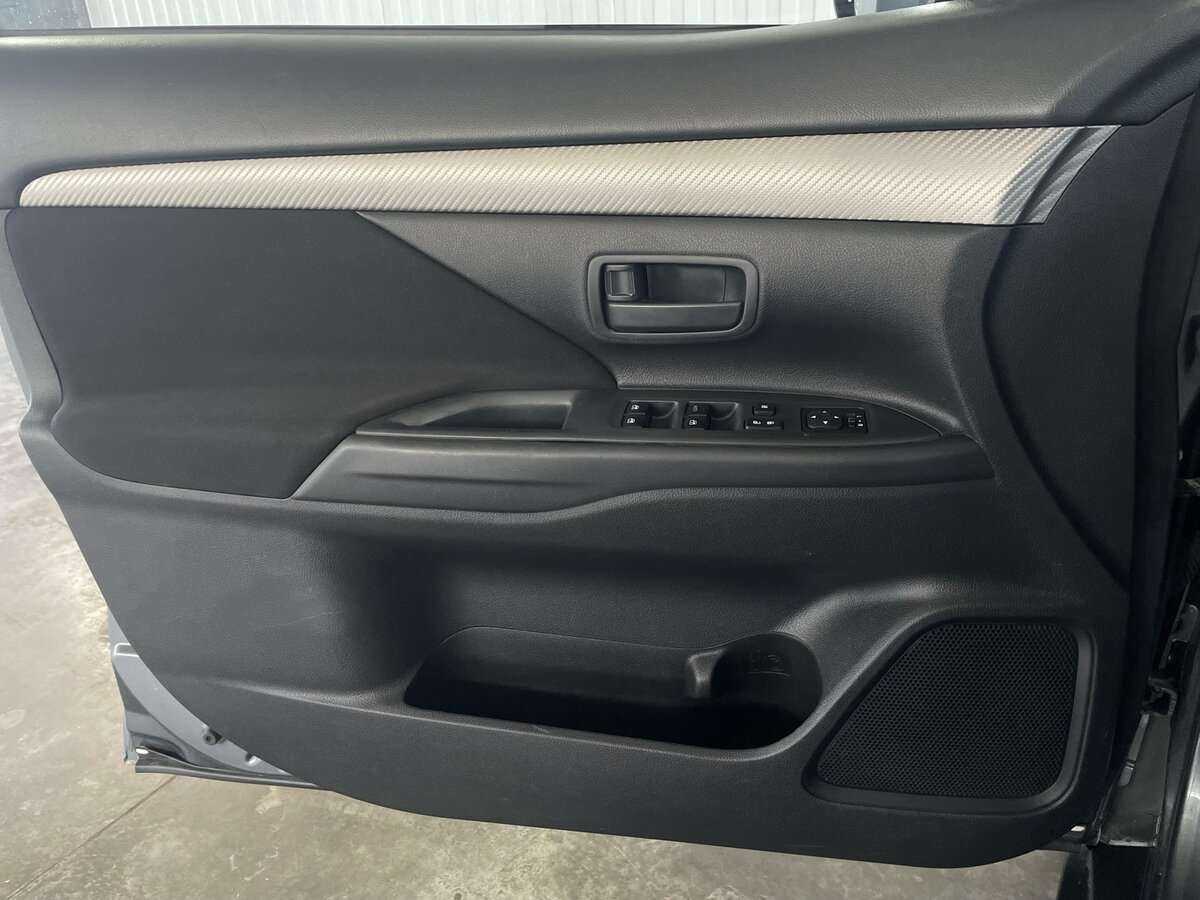 Купить Mitsubishi Outlander с пробегом. Фото: #18