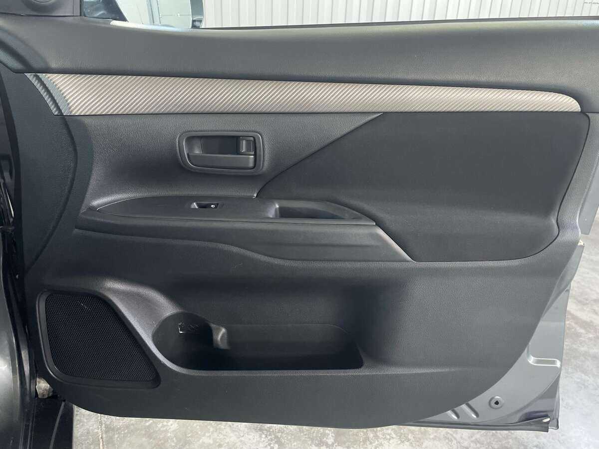 Купить Mitsubishi Outlander с пробегом. Фото: #20