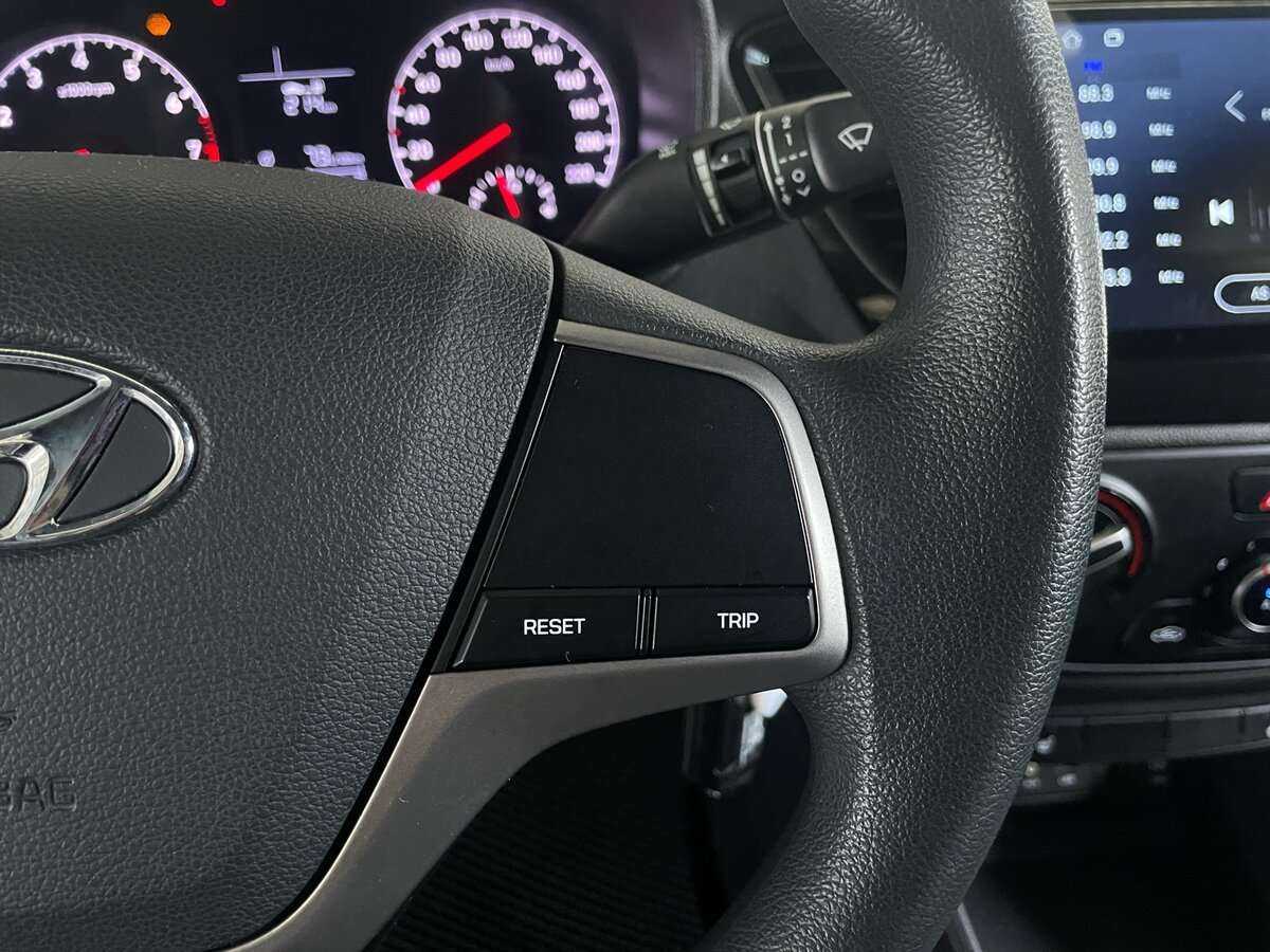 Купить Hyundai Solaris с пробегом. Фото: #11