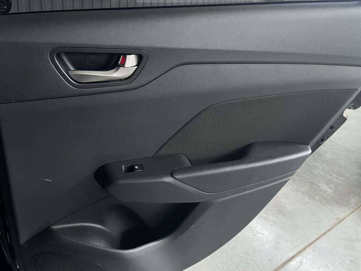 Купить Hyundai Solaris с пробегом. Фото: #23