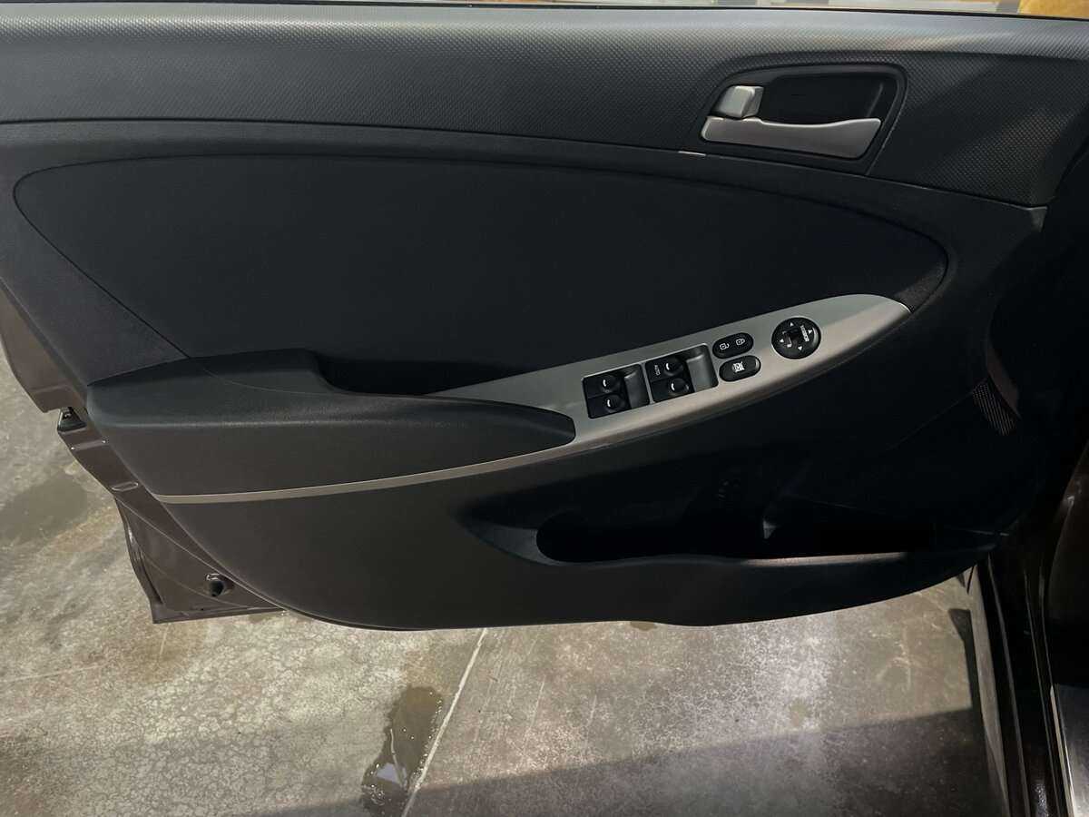 Купить Hyundai Solaris с пробегом. Фото: #8