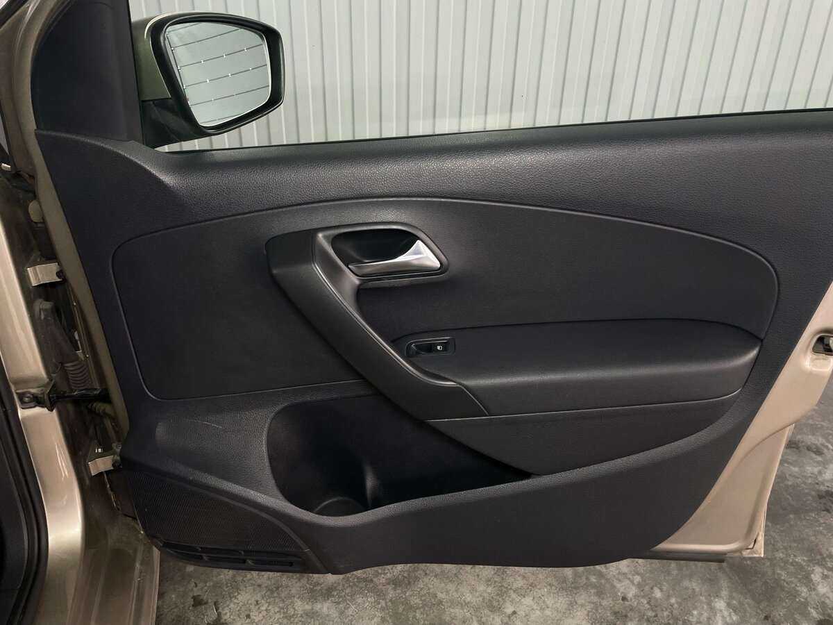 Купить Volkswagen Polo с пробегом. Фото: #19