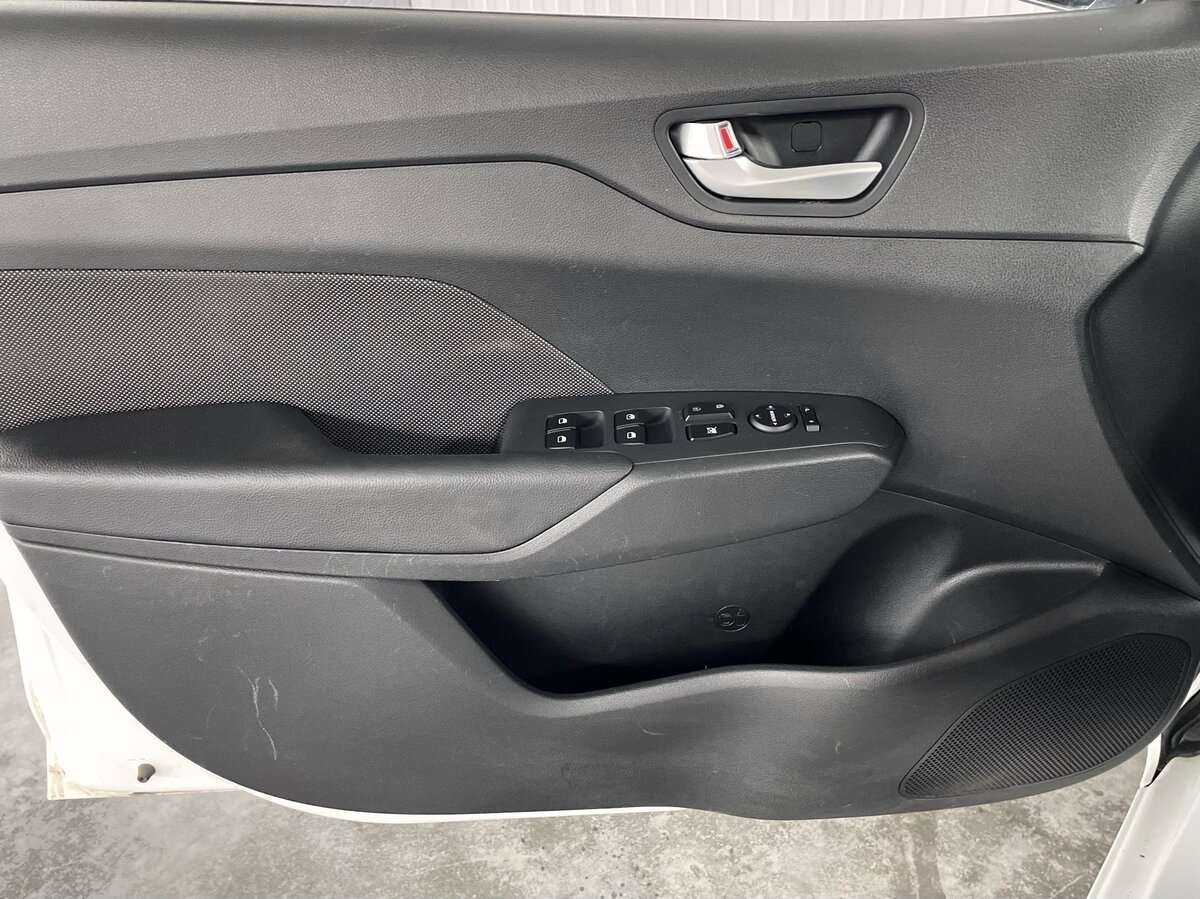 Купить Hyundai Solaris с пробегом. Фото: #18