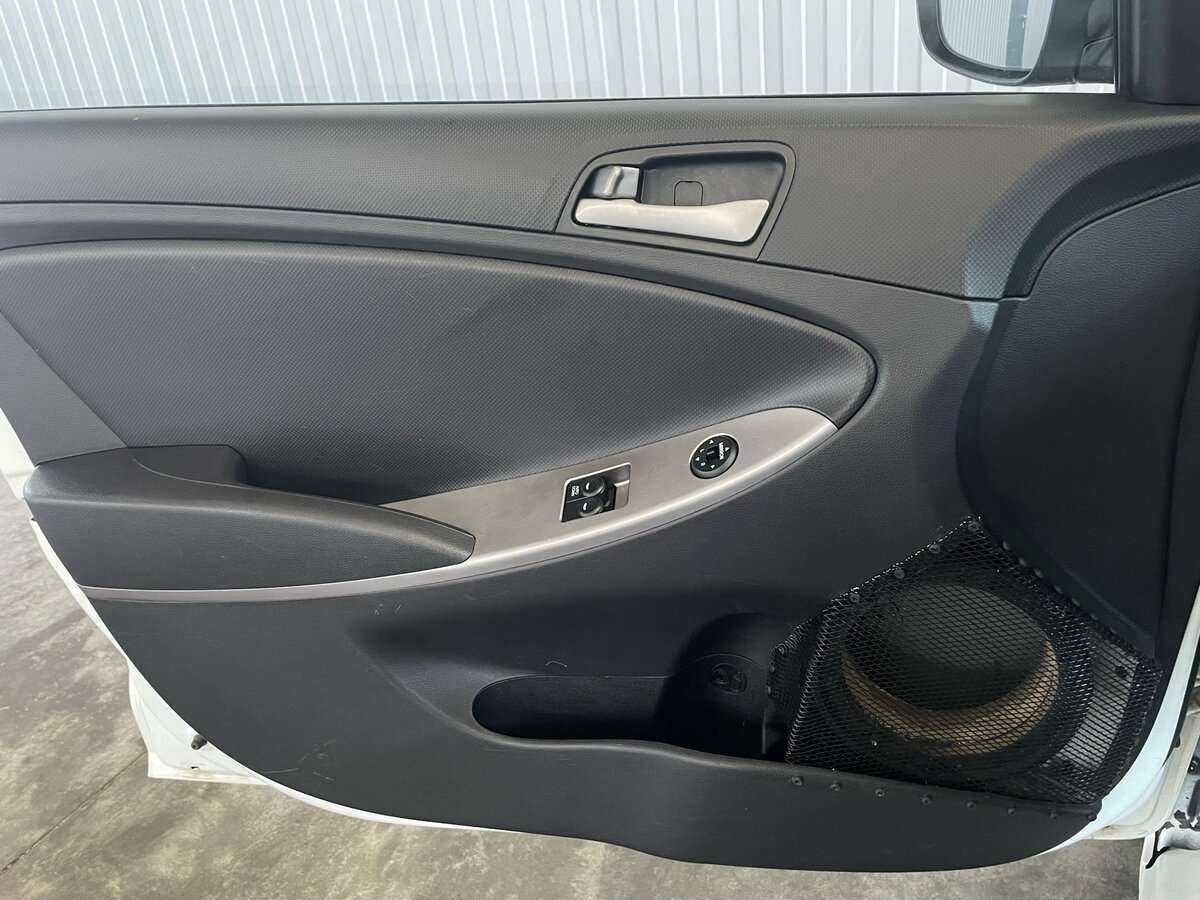 Купить Hyundai Solaris с пробегом. Фото: #18