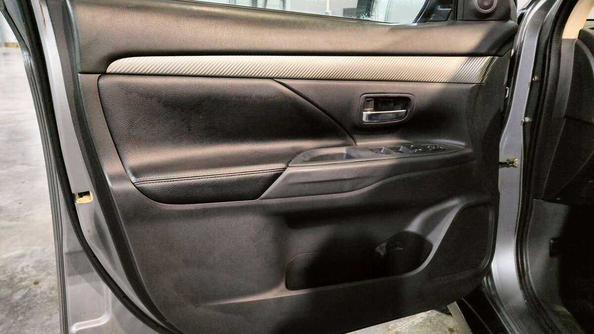 Купить Mitsubishi Outlander с пробегом. Фото: #12