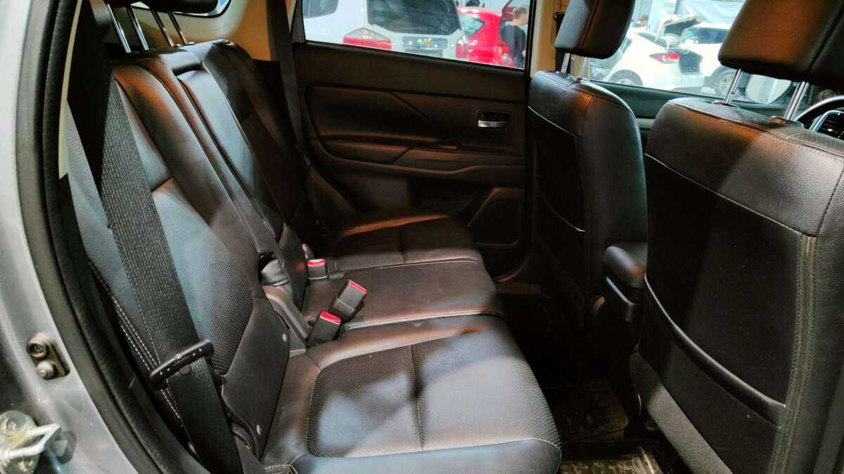 Купить Mitsubishi Outlander с пробегом. Фото: #17