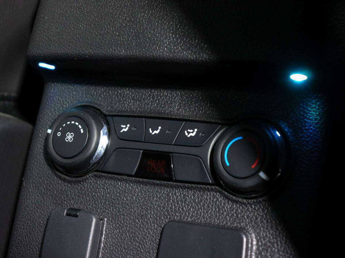 Купить Ford Explorer с пробегом. Фото: #18