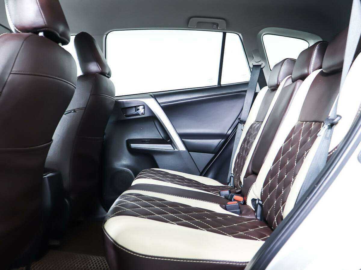 Купить Toyota RAV4 с пробегом. Фото: #9