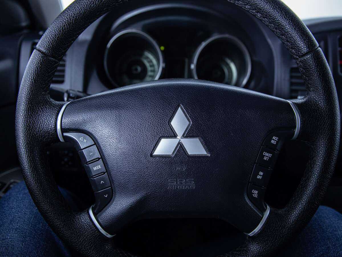 Купить Mitsubishi Pajero с пробегом. Фото: #9