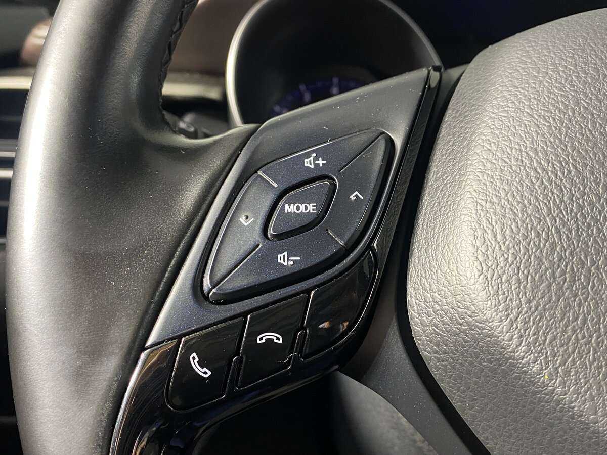 Купить Toyota C-HR с пробегом. Фото: #10