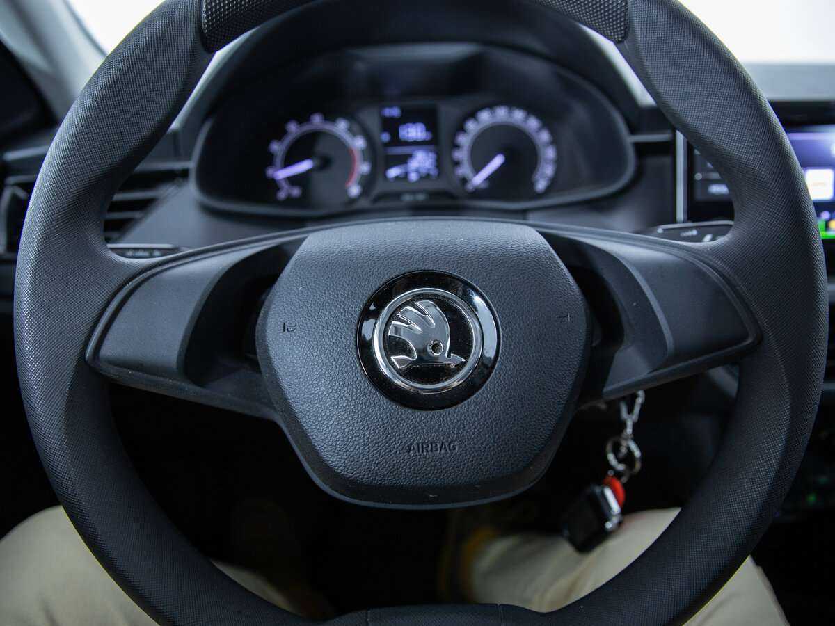 Купить Skoda Rapid с пробегом. Фото: #11