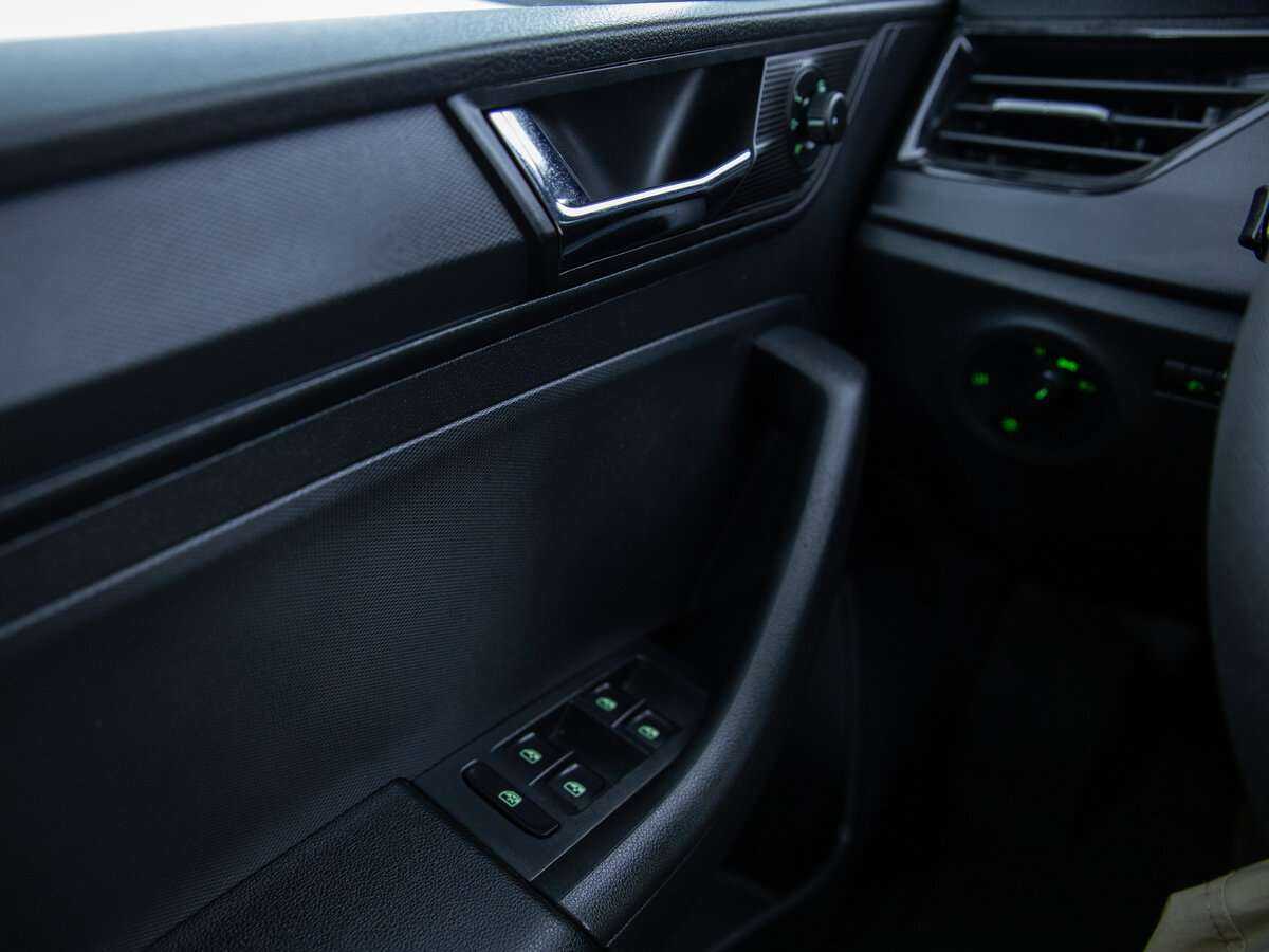 Купить Skoda Rapid с пробегом. Фото: #16