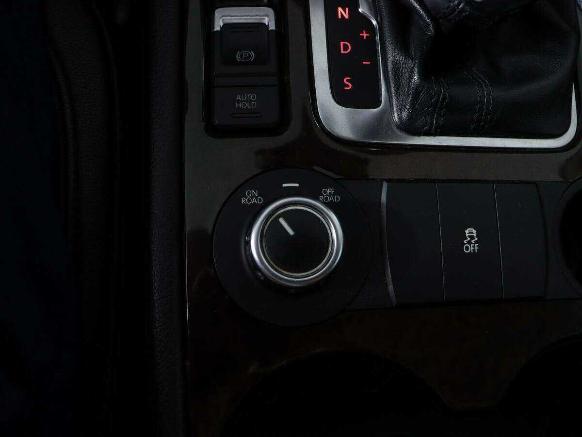 Купить Volkswagen Touareg с пробегом. Фото: #26