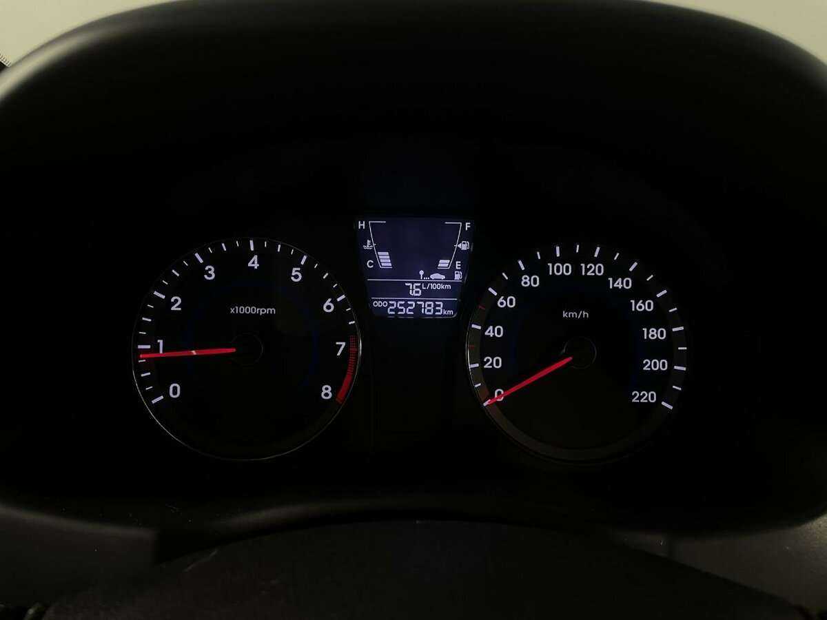 Купить Hyundai Solaris с пробегом. Фото: #10