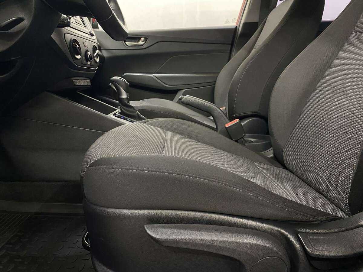 Купить Hyundai Solaris с пробегом. Фото: #9