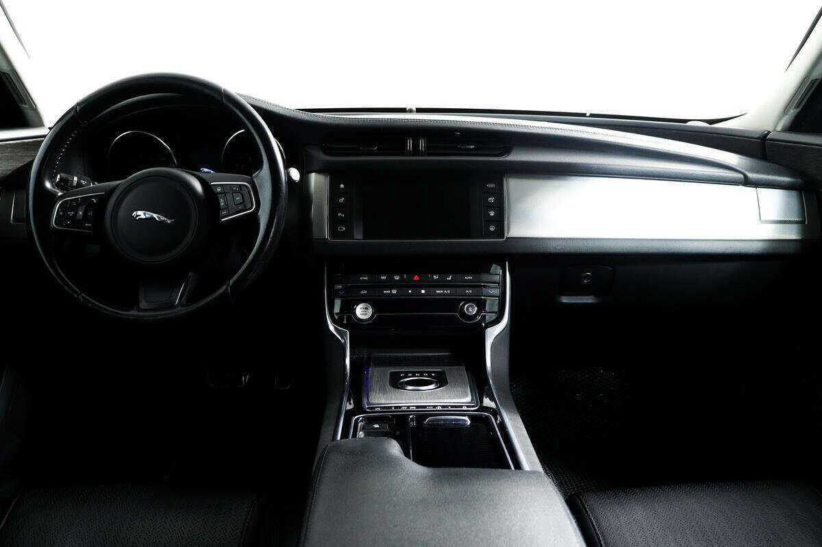 Купить Jaguar XF с пробегом. Фото: #10