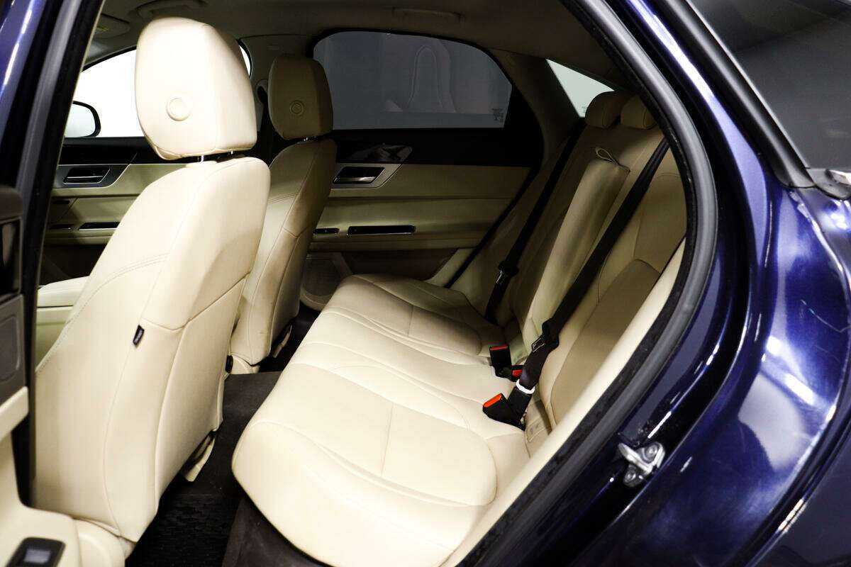Купить Jaguar XF с пробегом. Фото: #11