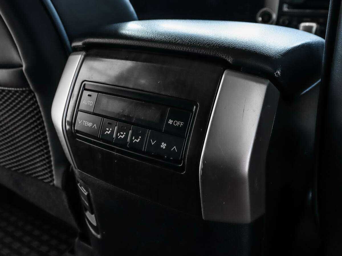 Купить Toyota Land Cruiser Prado с пробегом. Фото: #12