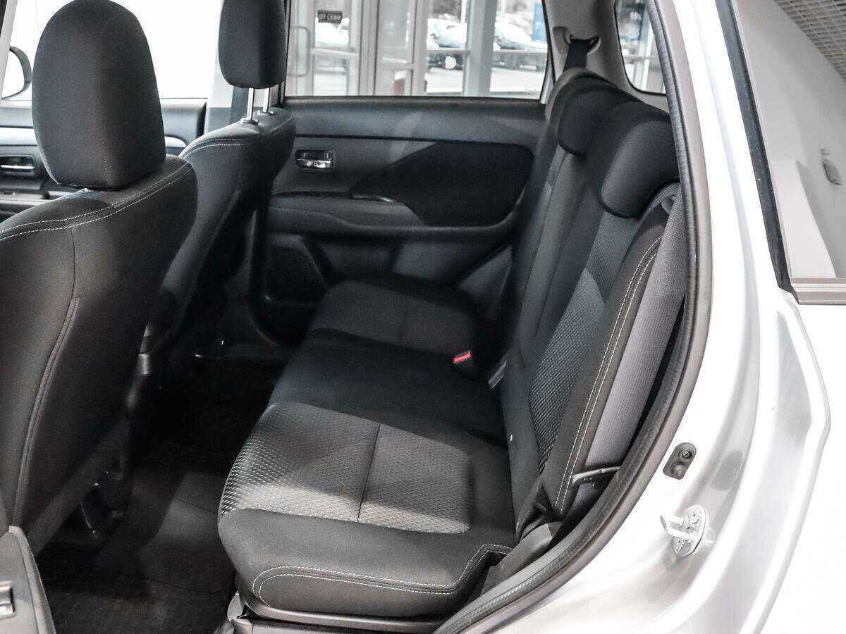 Купить Mitsubishi Outlander с пробегом. Фото: #9