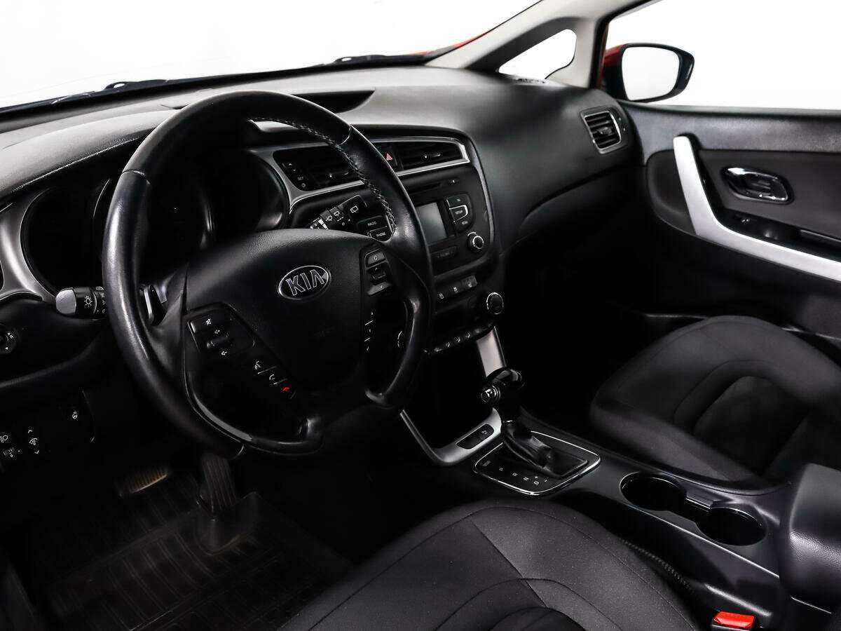 Купить Kia Ceed с пробегом. Фото: #8