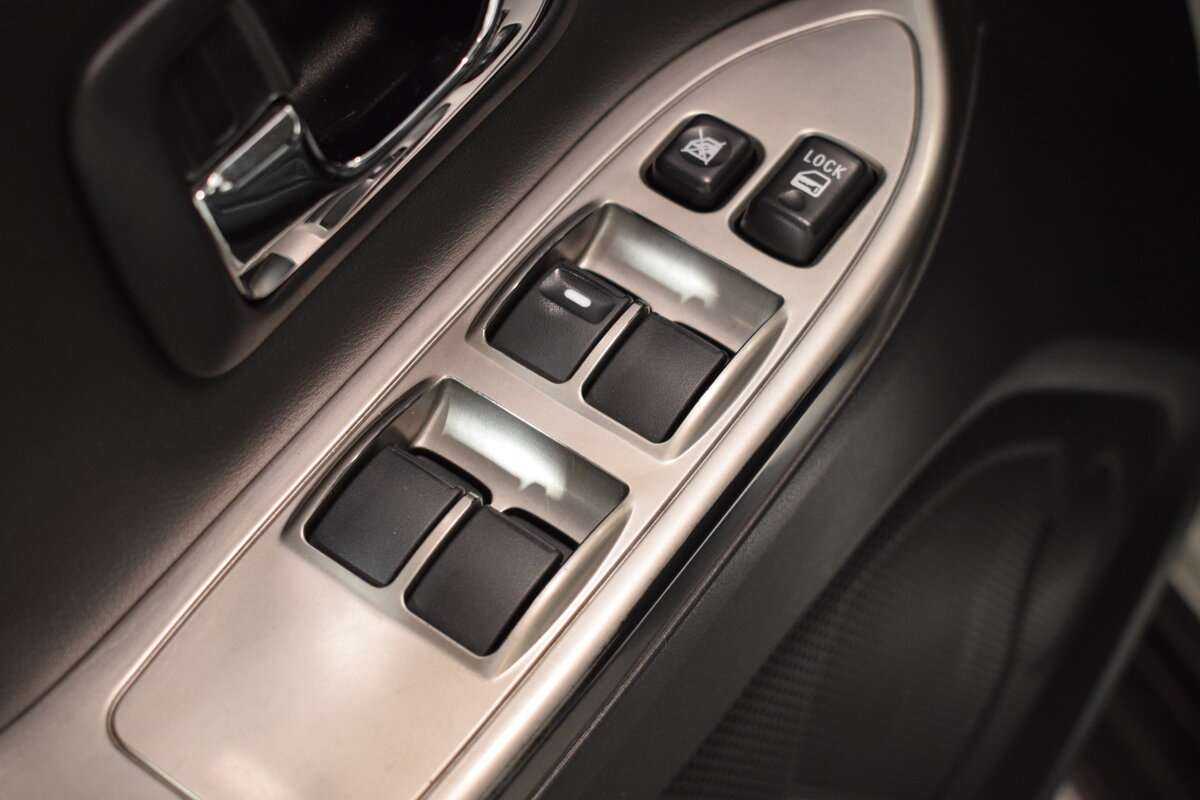 Купить Mitsubishi Pajero с пробегом. Фото: #7