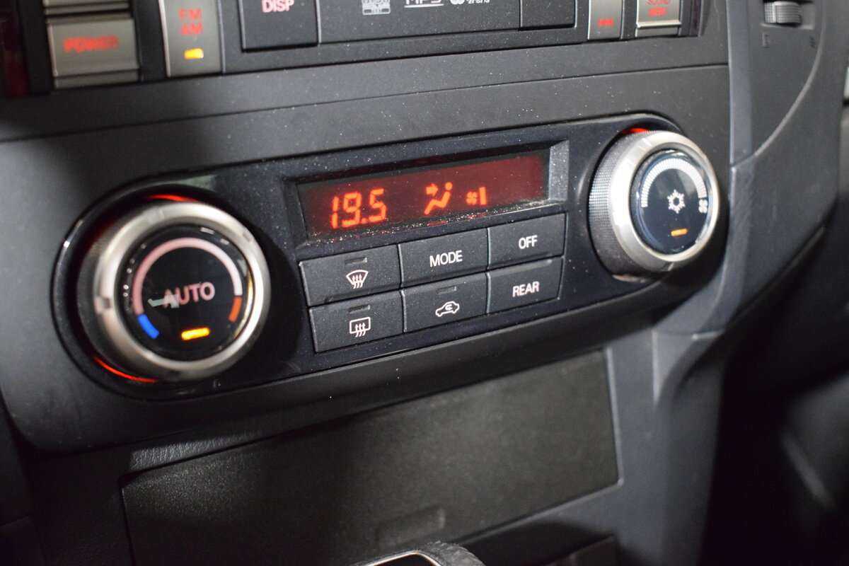 Купить Mitsubishi Pajero с пробегом. Фото: #18