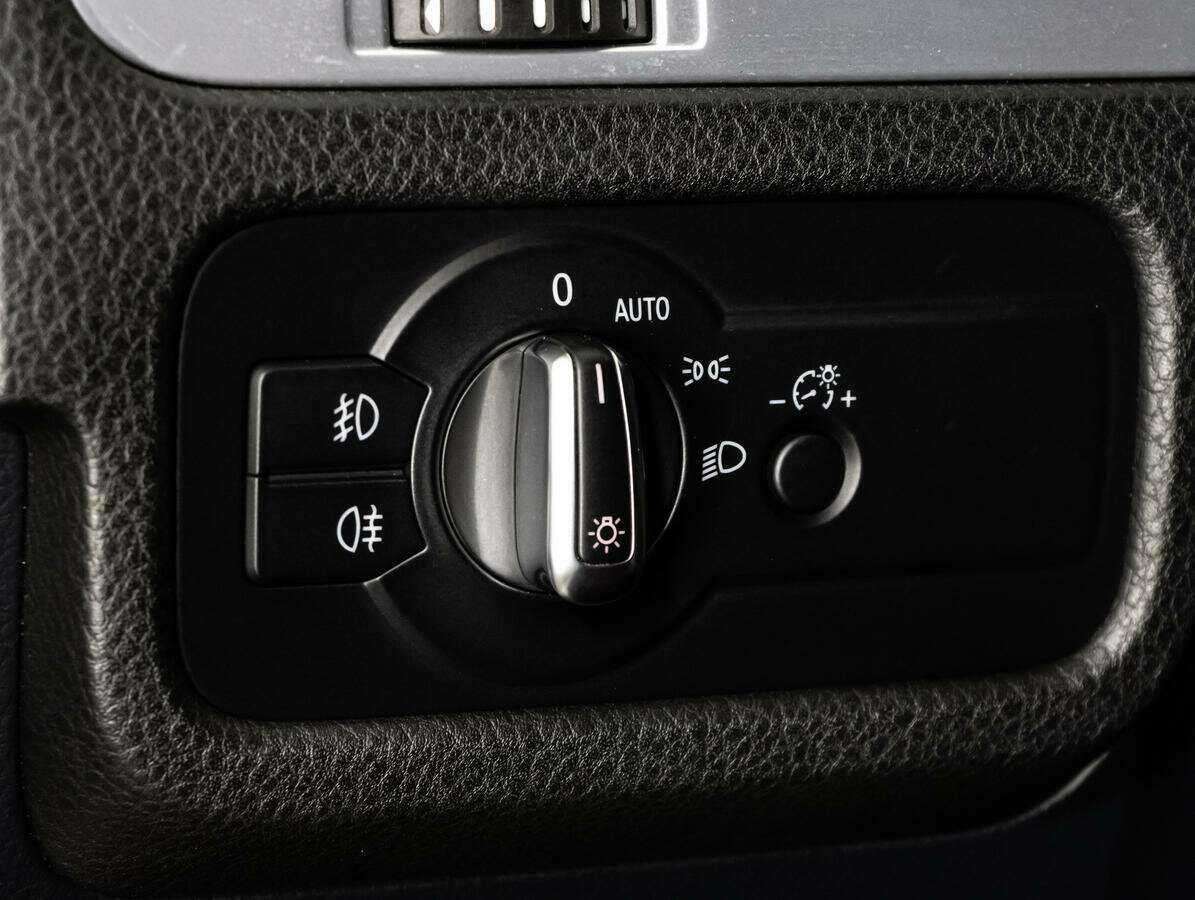 Купить Volkswagen Touareg с пробегом. Фото: #16