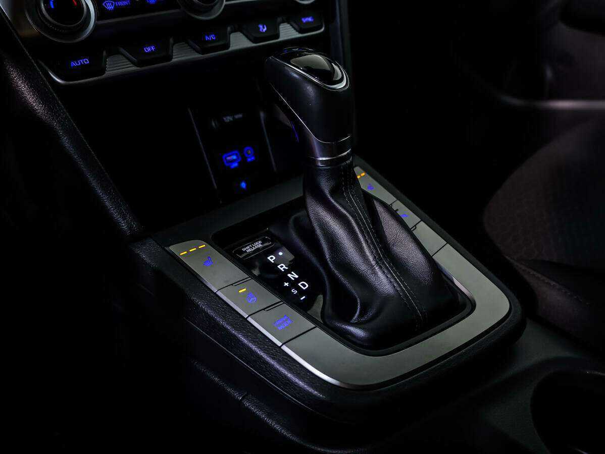 Купить Hyundai Elantra с пробегом. Фото: #13