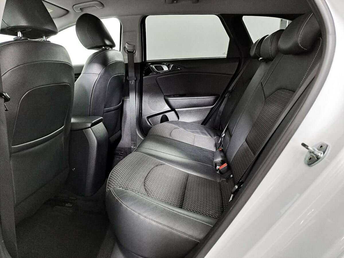 Купить Kia Ceed с пробегом. Фото: #7