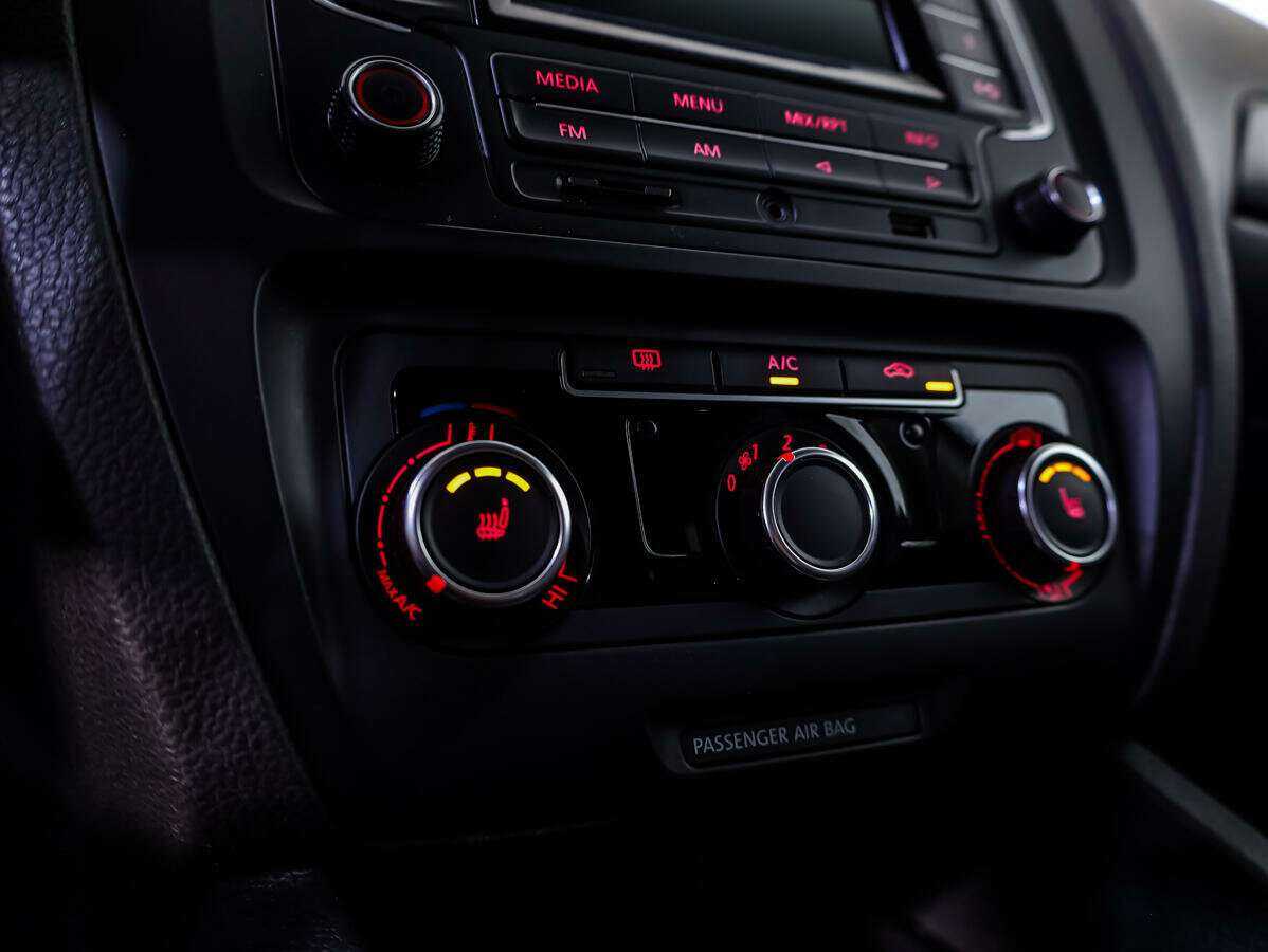 Купить Volkswagen Jetta с пробегом. Фото: #12