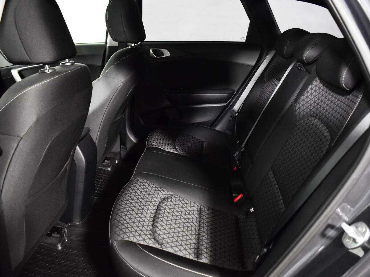 Купить Kia Ceed с пробегом. Фото: #9