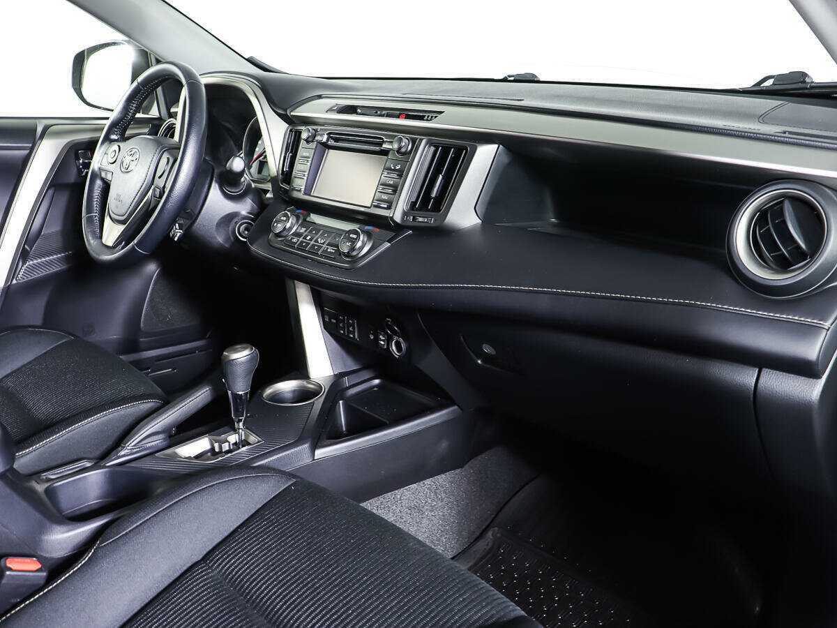 Купить Toyota RAV4 с пробегом. Фото: #8