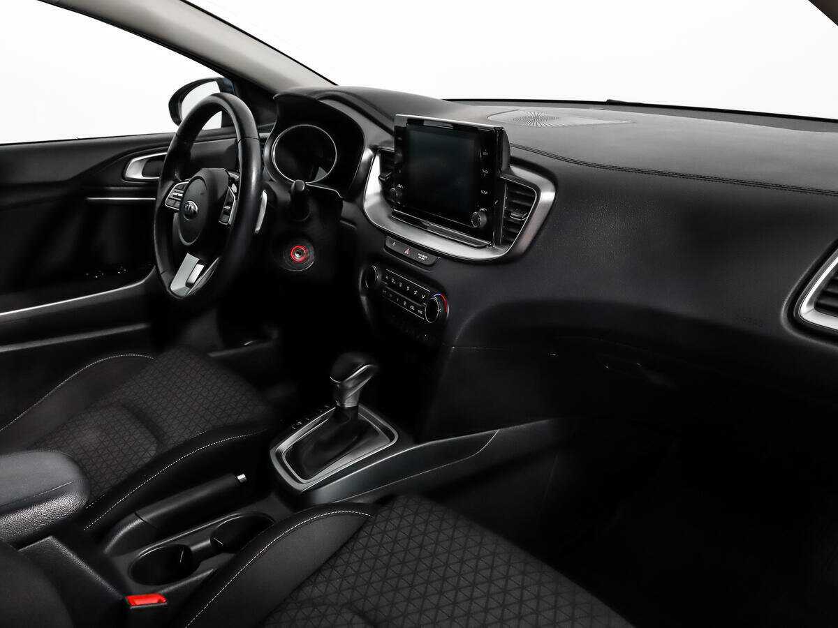 Купить Kia Ceed с пробегом. Фото: #10