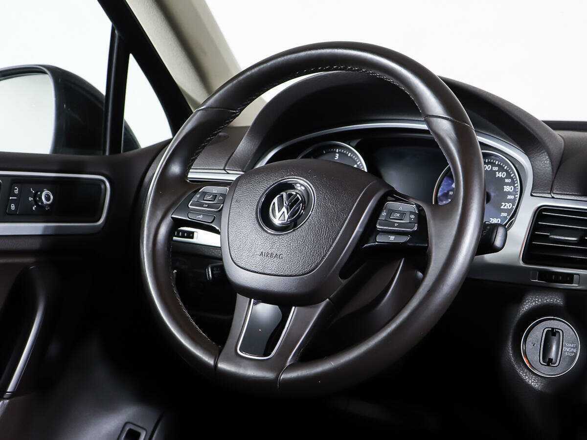 Купить Volkswagen Touareg с пробегом. Фото: #14
