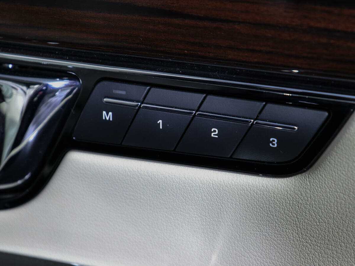 Купить Jaguar XJ с пробегом. Фото: #14