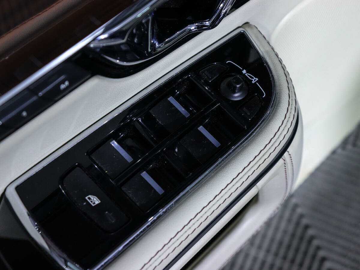 Купить Jaguar XJ с пробегом. Фото: #24