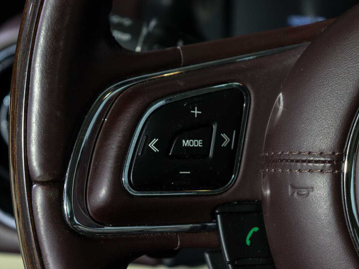 Купить Jaguar XJ с пробегом. Фото: #29