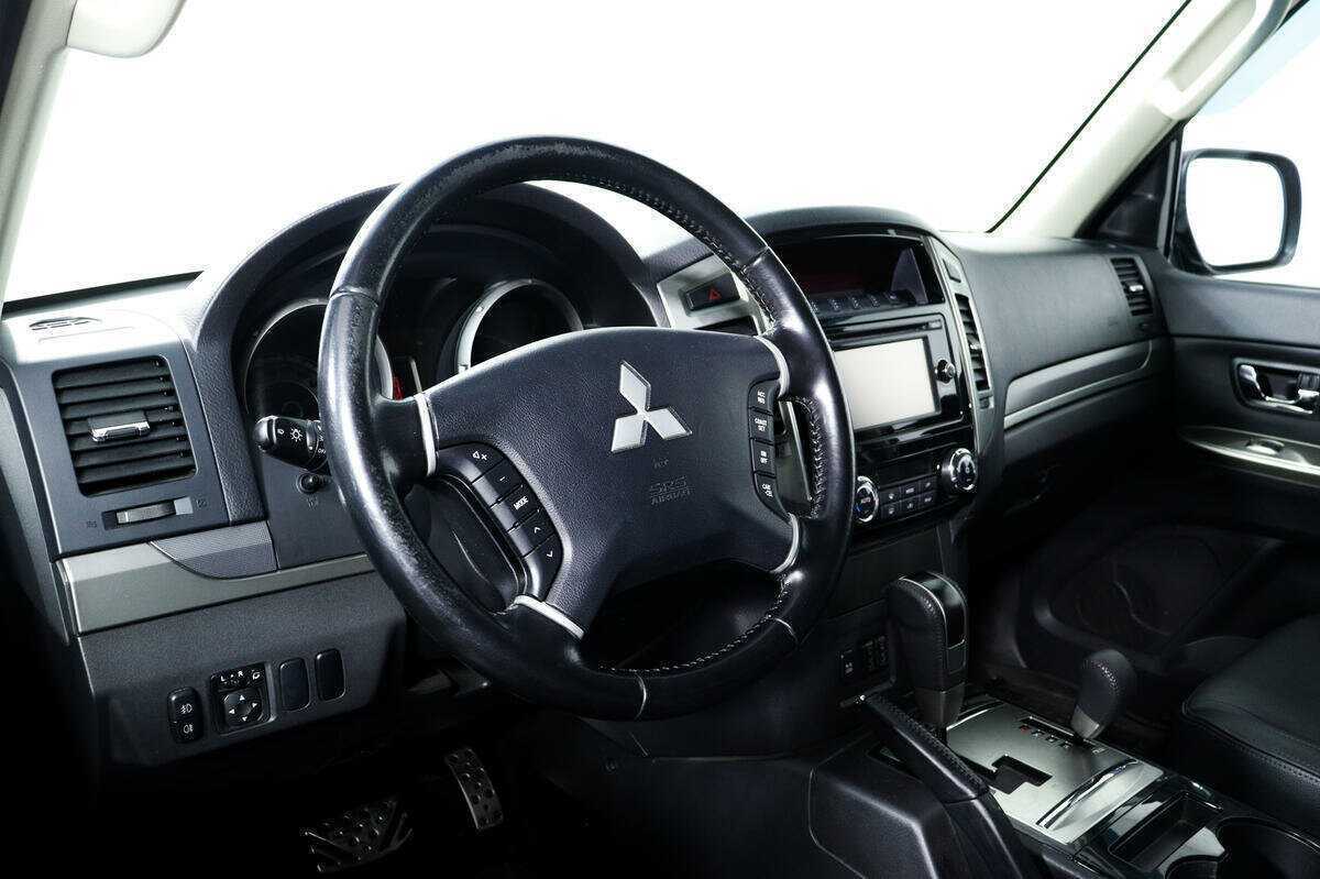 Купить Mitsubishi Pajero с пробегом. Фото: #12