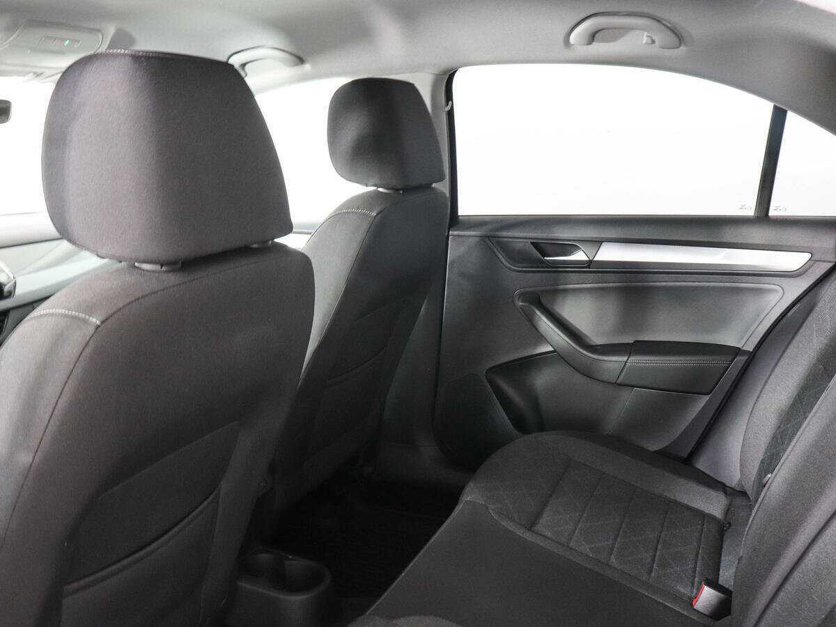 Купить Volkswagen Polo с пробегом. Фото: #11