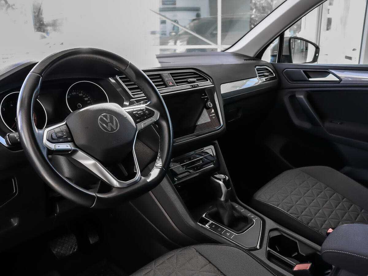 Купить Volkswagen Tiguan с пробегом. Фото: #8